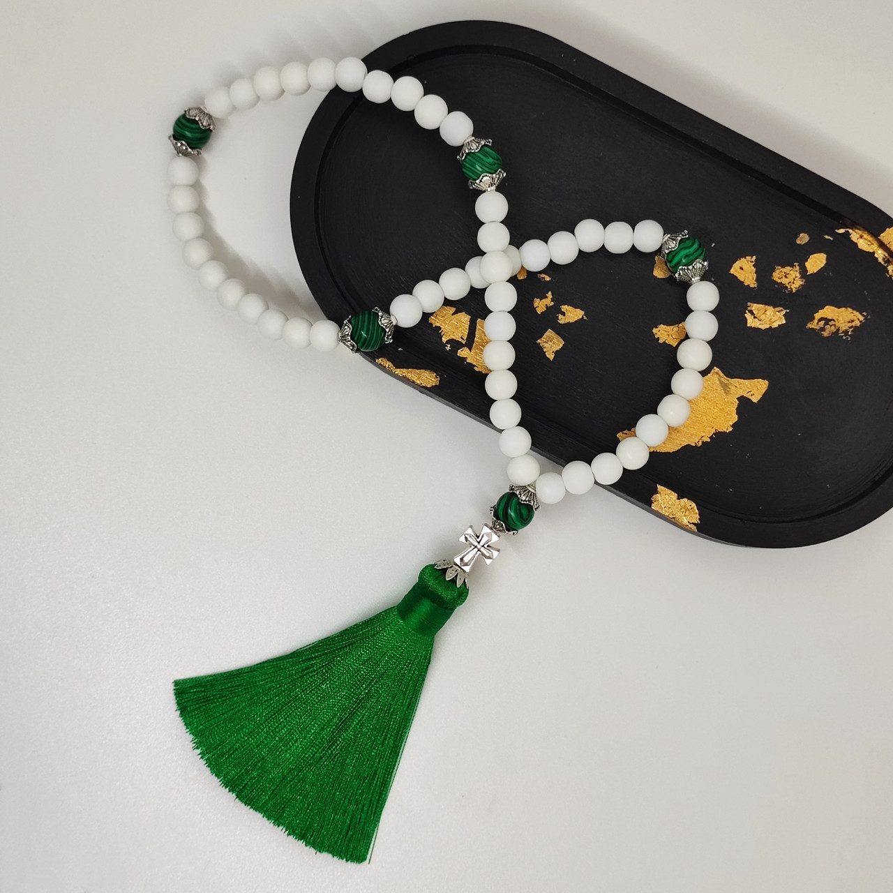 Четки з натурального каміння малахіт і агат білий на 50 намистин, фото 1