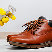 Засоби для догляду за взуттям