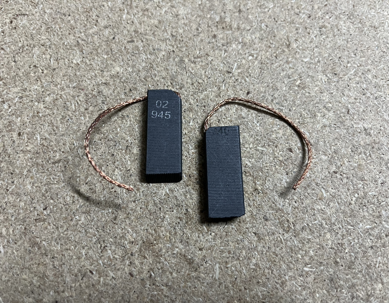 Щітки вугільні для пральної машини 5*12,5*33 mm