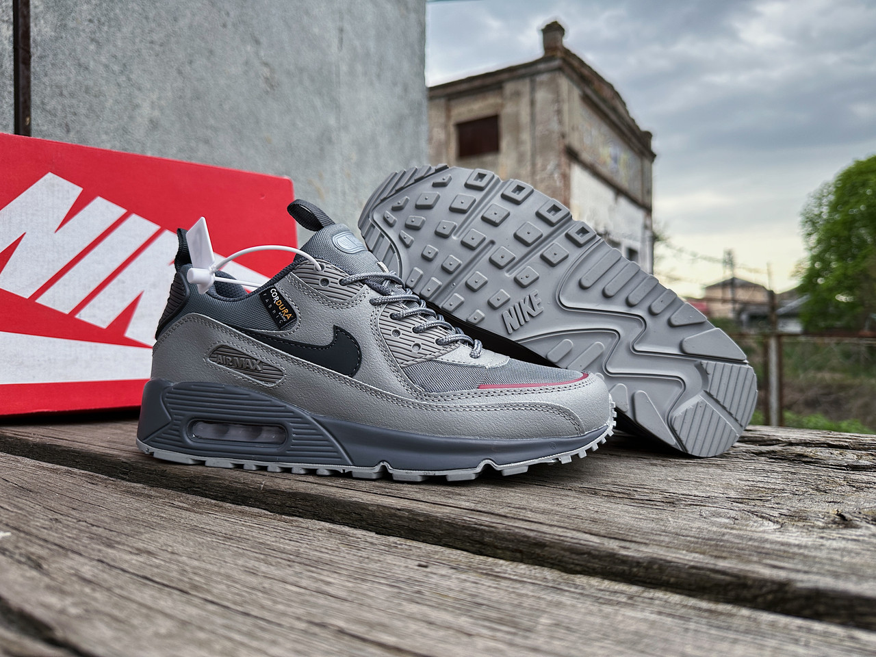 Чоловічі кросівки Nike Air Max 90 Surplus сірі