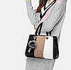 Жіноча сумка на плече чорно-біла комбінована жіноча сумочка екошкіра біла чорна з хутряним брелоком, фото 3