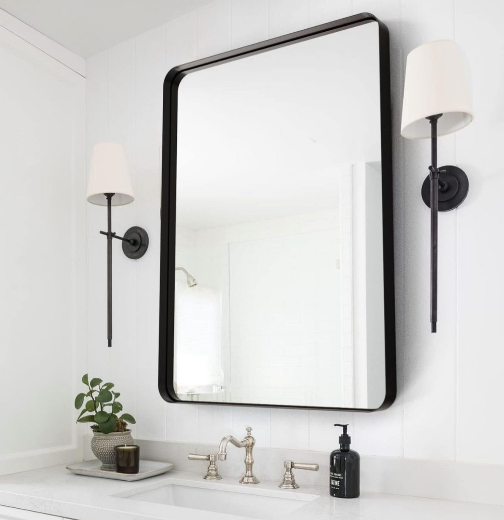 Дзеркало у металевій рамі