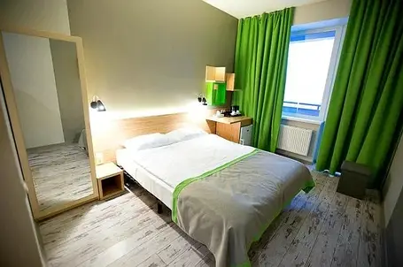 Магазини, готелі та ін.