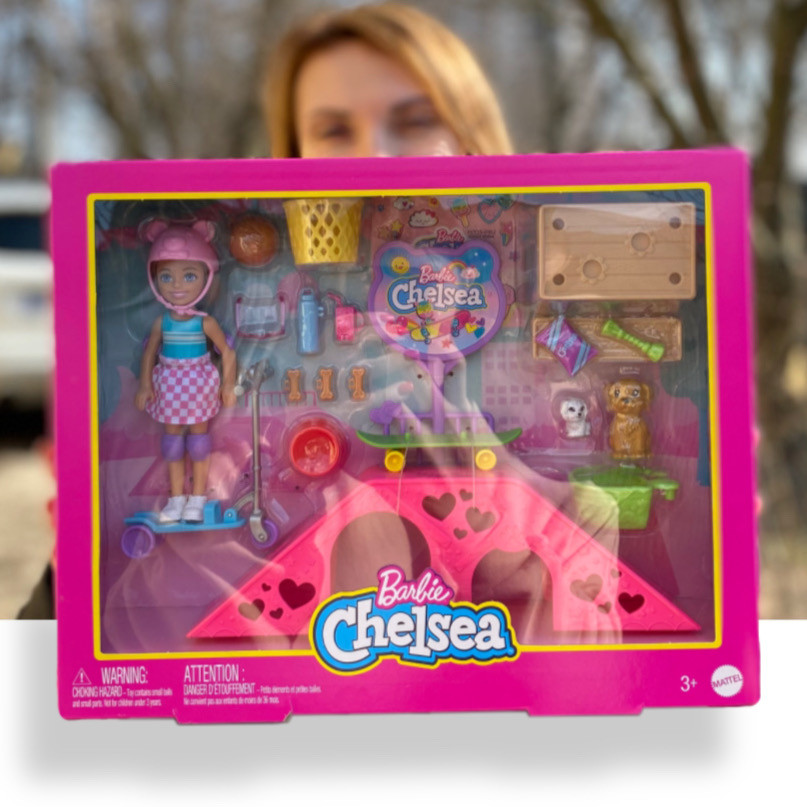 Игровой набор с Куклой Barbie Chelsea Doll & Skate Park Playset HJY35