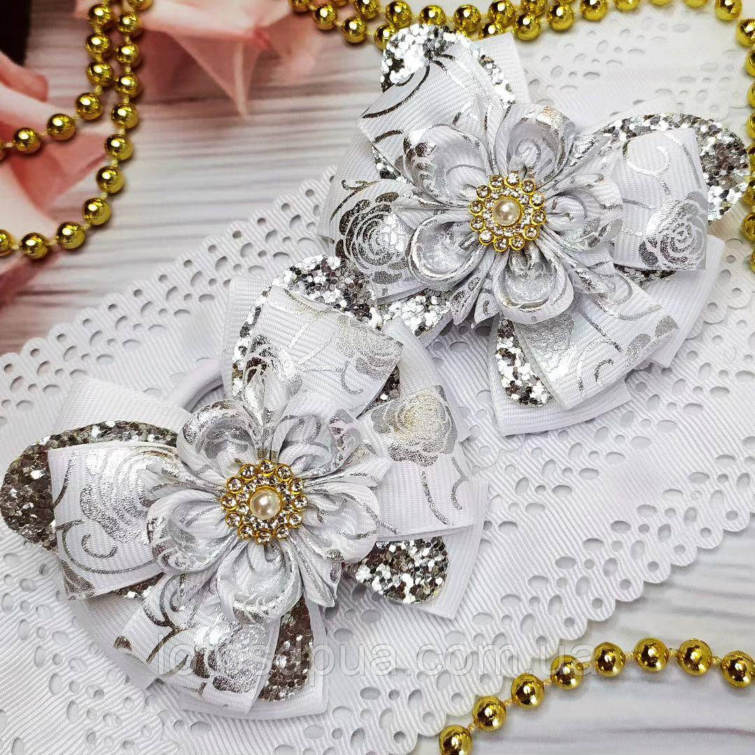 Шикарний дитячий бант на гумці для волосся зі стрічок LUX (бантик білий до школи ручної роботи шкільне свято)