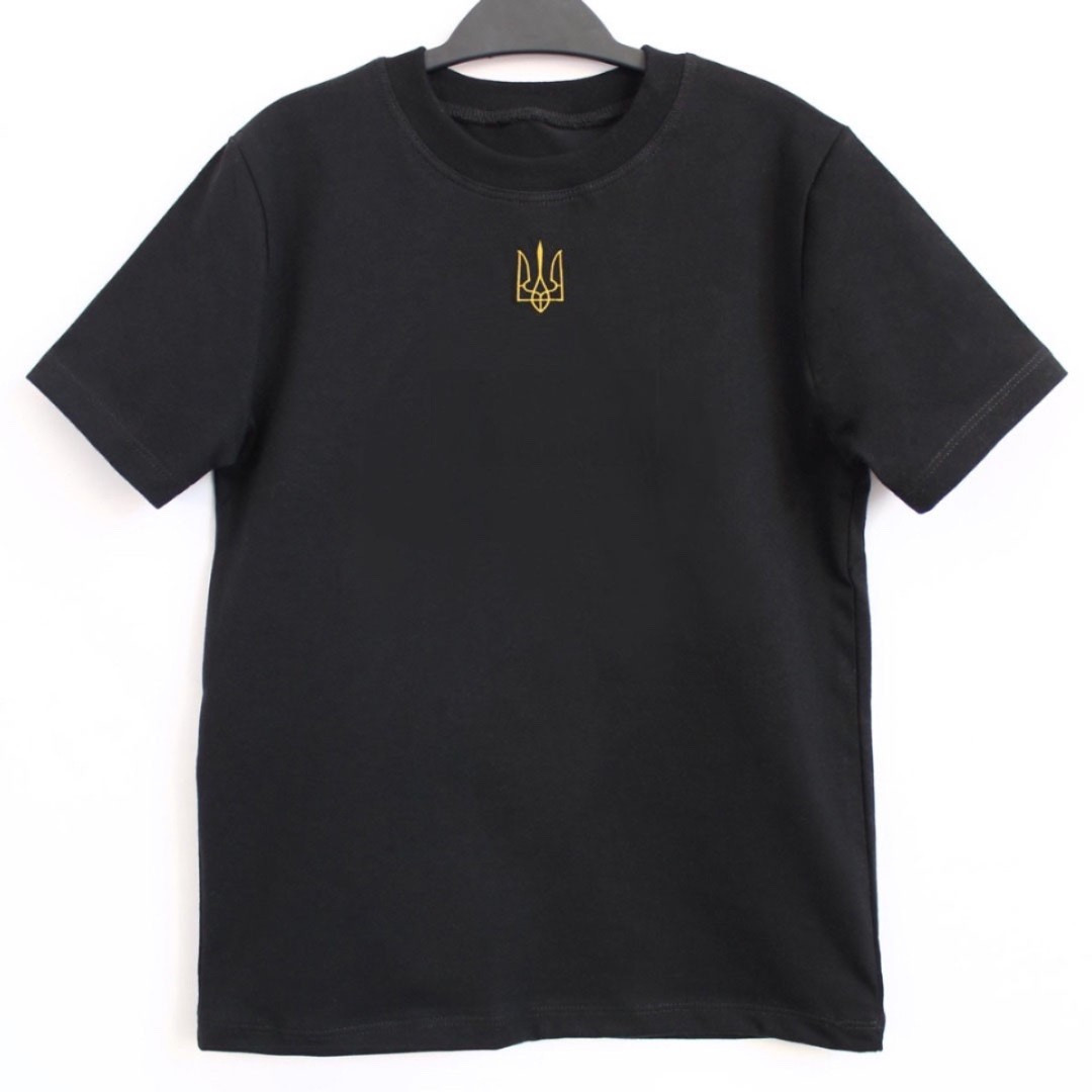 Чорна дитяча футболка з вишивкою тризуба золотими нитками патріотична 92–158 см