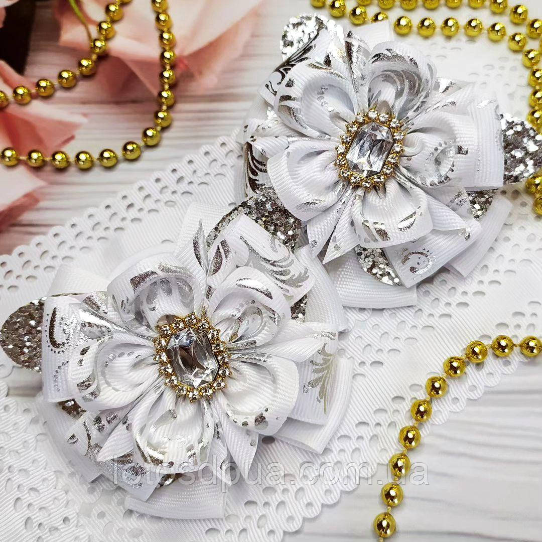 Шикарний дитячий бант на гумці для волосся зі стрічок LUX (бантик білий до школи ручної роботи шкільне свято)