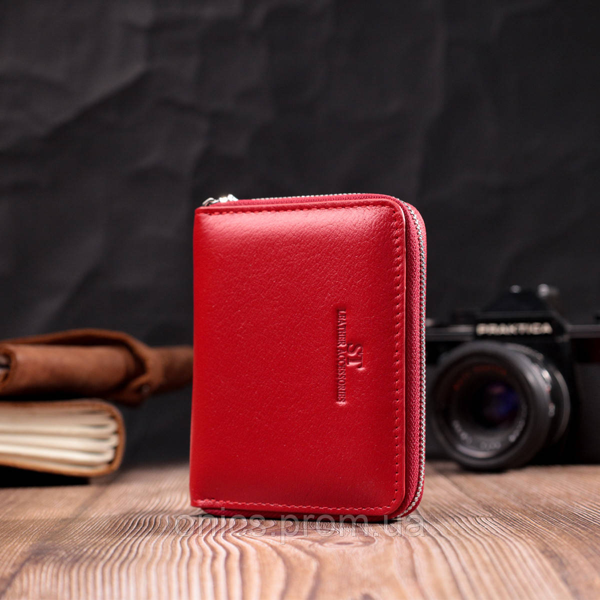 Стильный кожаный кошелек для женщин на молнии с тисненым логотипом производителя ST Leather 19490 Красный - фото 6 - id-p2191802806