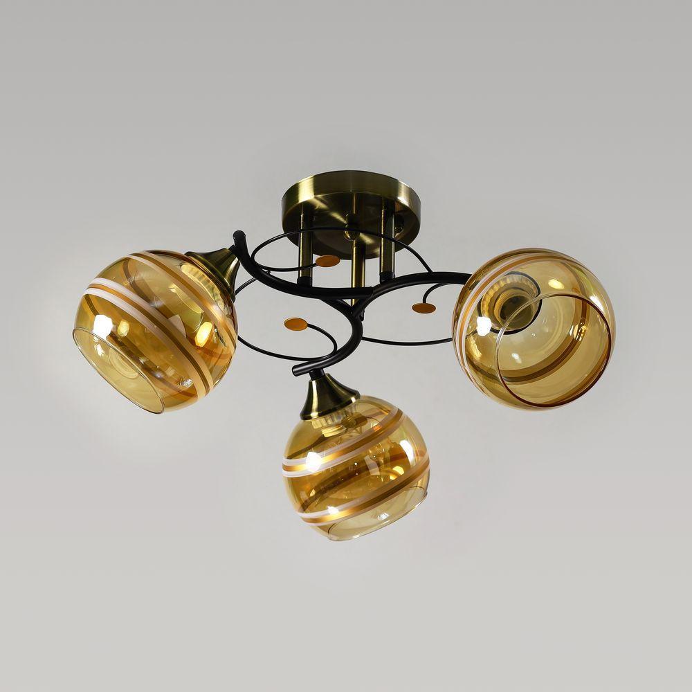 Люстра стельова на три плафони