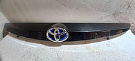 Накладка багажника Toyota Auris 76811-02790 оригинал