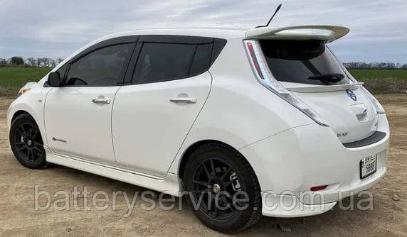 Нижній спойлер кришки багажнику Nismo для Nissan Leaf