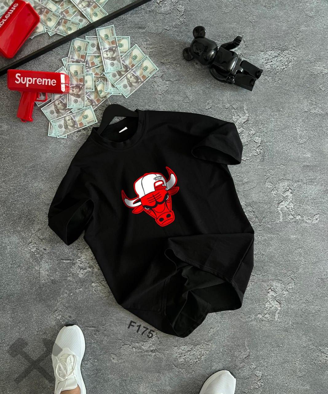 Чоловічі футболки оверсайз Chicago Bulls чорна з принтом Теніска Чикаго Буллз на літо