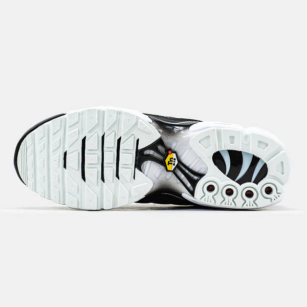 Nike air max plus black white sole online