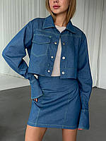 Женский костюм из текстильного джинса: юбка и укороченная рубашка светлый джинс