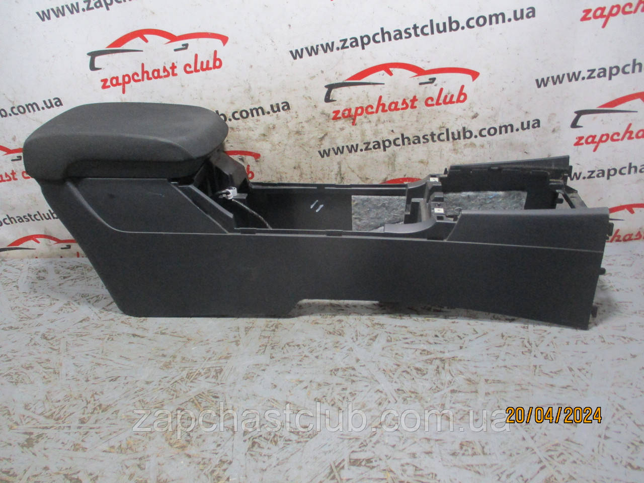 Підлокітник 8011A219ZZ 99150962 Lancer X Mitsubishi, фото 1