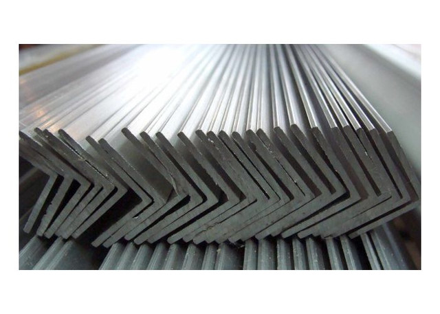 Куточок металевий 32 х 32 х 3 мм