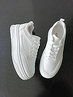 Кроссовки женские белые, легкие удобные повседневные спортивные кроссовки