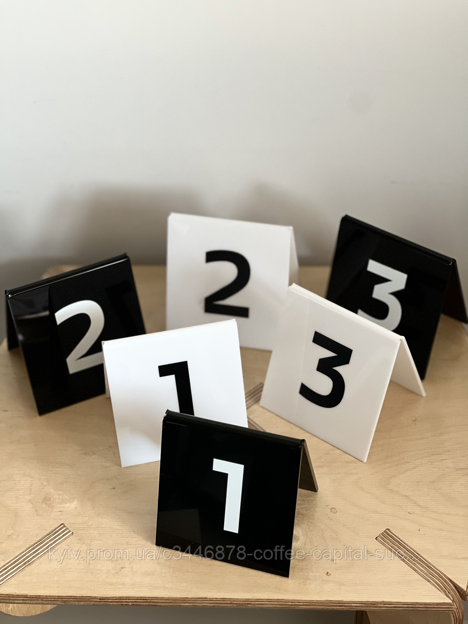 Таблички для нумерації столів з акрилу біла
