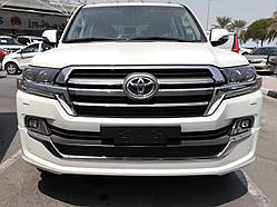 Решітка радіатора Toyota Land Cruiser 200 2016+ дизайн 2019