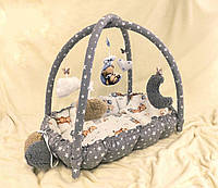 Детский кокон гнездышко позиционер-коврик 2в1 для новорожденных с подушкой дугами и подвесными игрушками