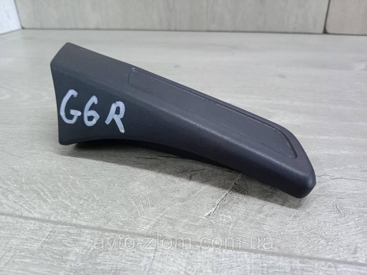 Ручка регулювання сидіння Volkswagen Golf 6, Гольф 6. Права. 1K5882252.