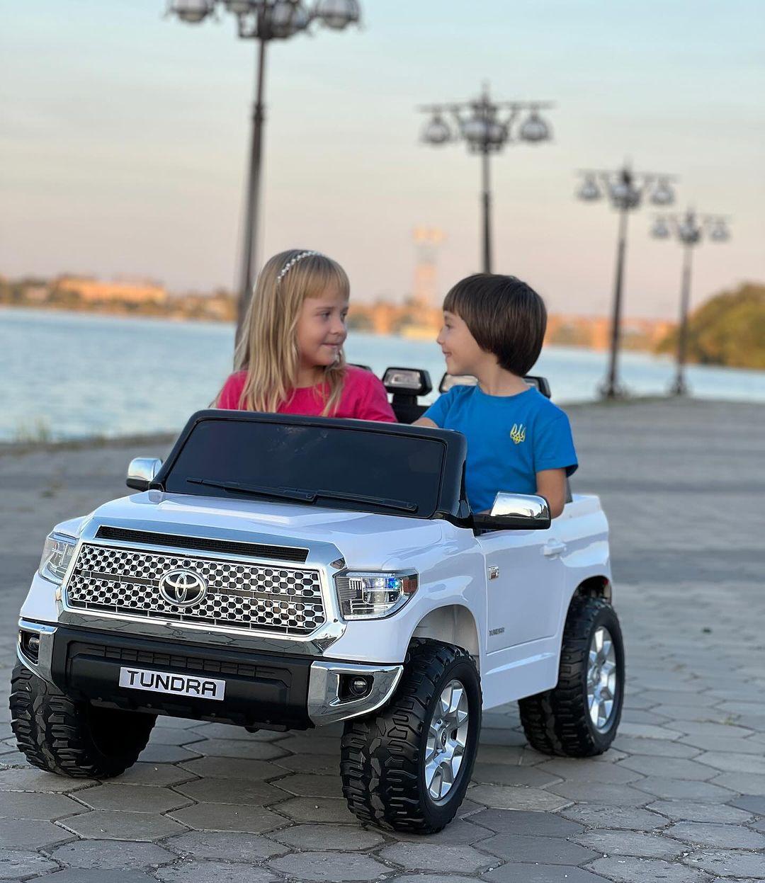 Дитячий електромобіль на акумуляторі Джип Toyota JJ2266 з пультом радіокерування для дітей 3-8 років білий
