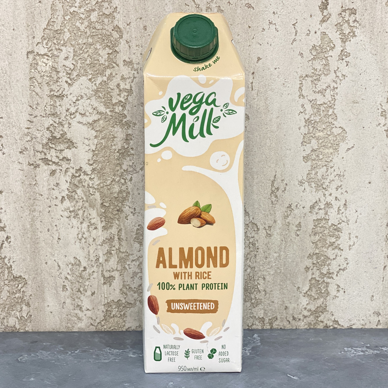 Растительное молоко Vega Milk - Миндальное с рисом, 950мл. (12шт./ящ.) - фото 1 - id-p2136111655