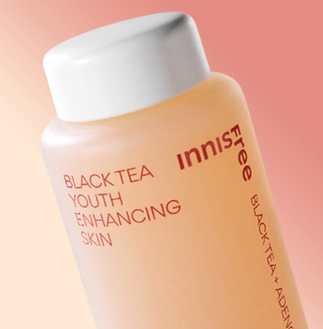 Innisfree антивікова косметика з чорним чаєм Омолоджувальний тонер-есенція з екстрактом чорного чаю Innisfree Black Tea Youth Enhancing Skin