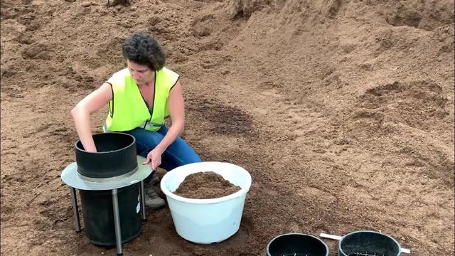 Торф'яна продукція постачається об'ємно. Стандарт EN 12580 вимірювання об'му торфу верхового та субстратів. субстрат, щільність субстрату, визначення щільності субстрату, європейський стандарт EN 12580