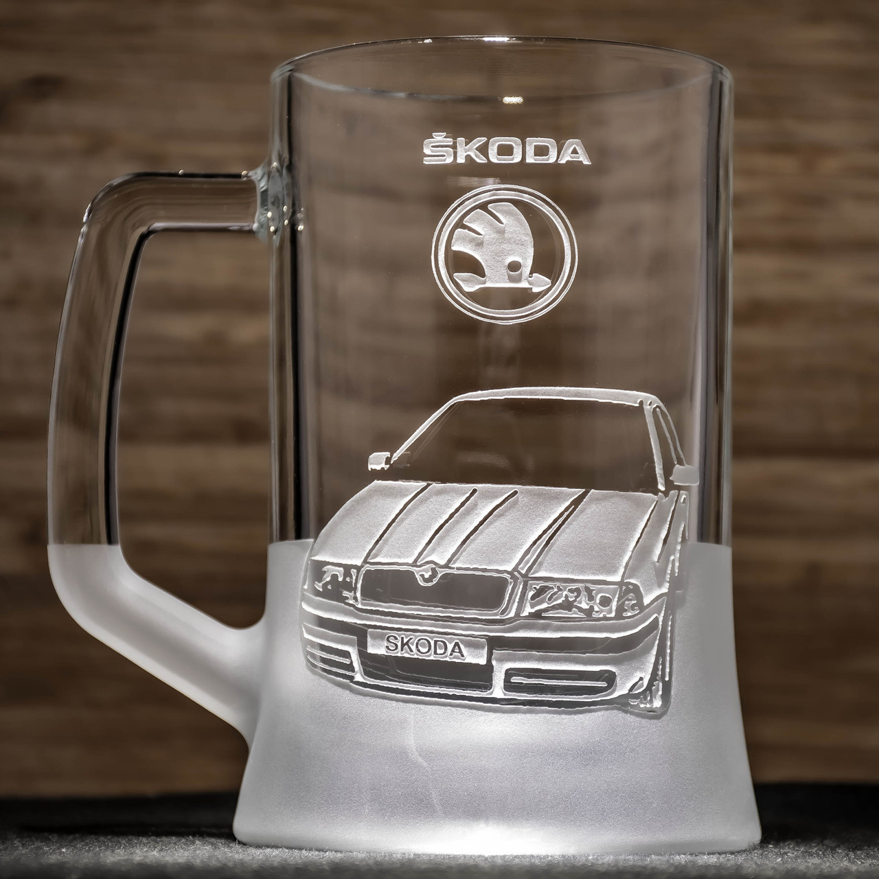 Пивний келих із гравіюванням автомобіля SKODA Octavia Шкода Октавія — подарунок для автолюбителя, фото 1