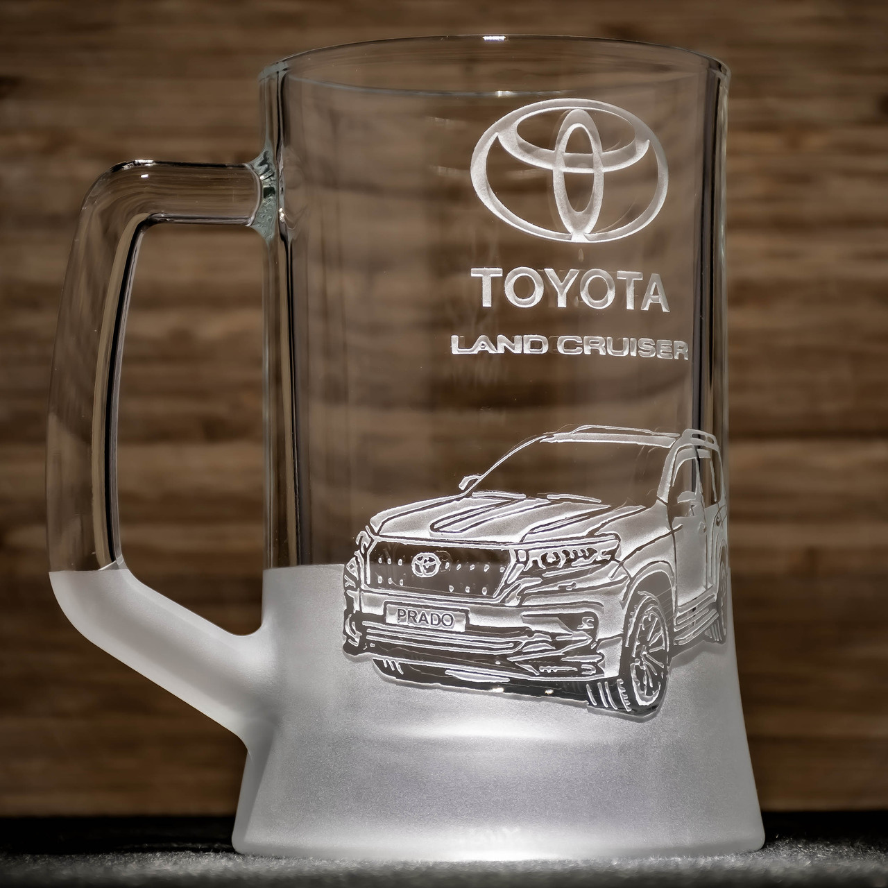 https://images.prom.ua/5748859892_w1280_h1280_bokal_dlya_piva_s_graviro__tojota_lendkruzer_002.jpg?fresh=1