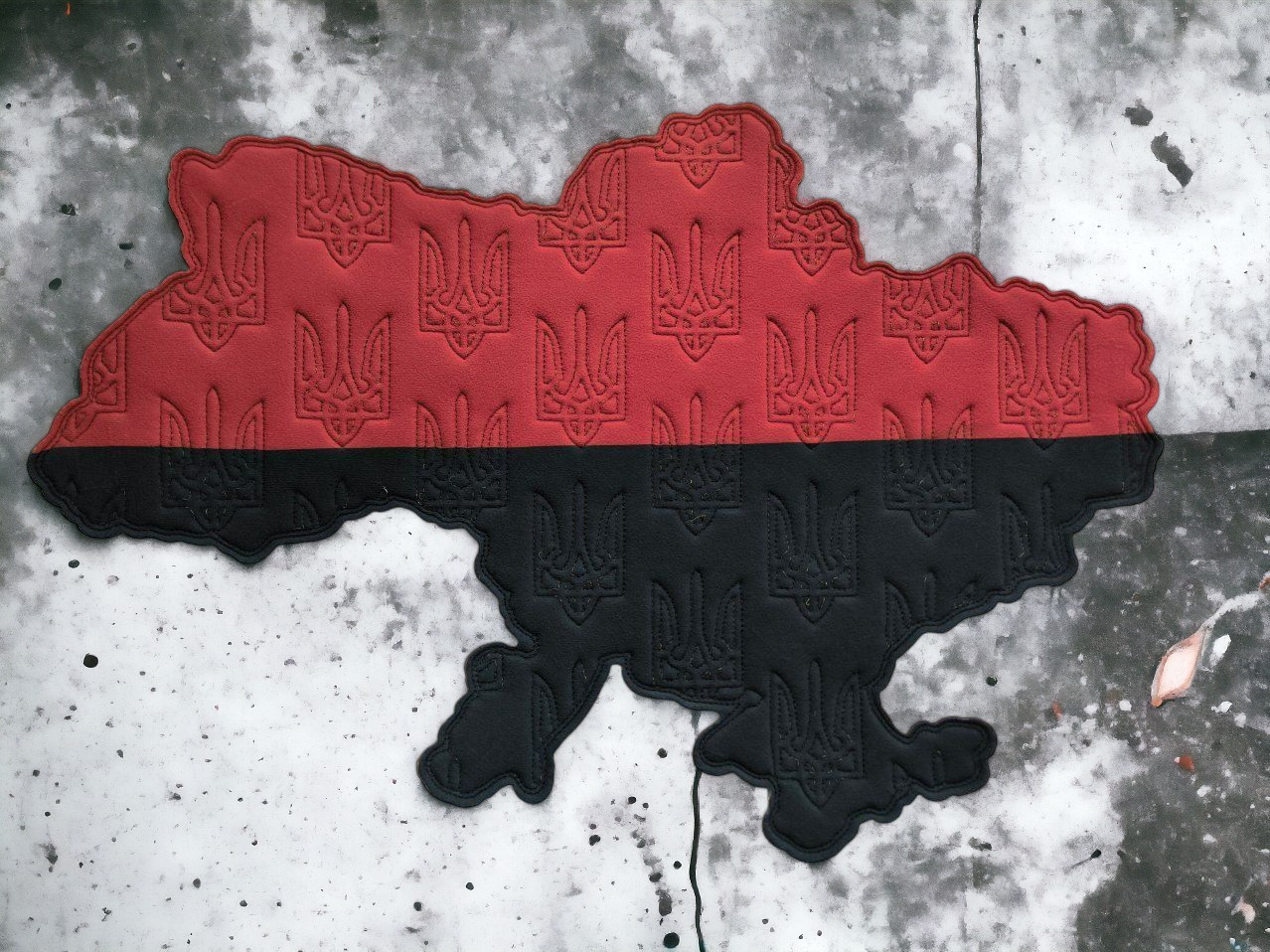 Велкро панель для шевронів, нашивок, патчів ПВХ у вигляді Мапи України червоно-чорна