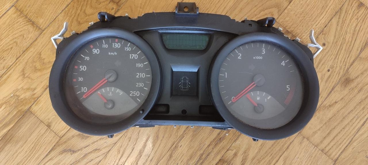 Щиток приборів,приборна панель Renault Megane II 8200399693