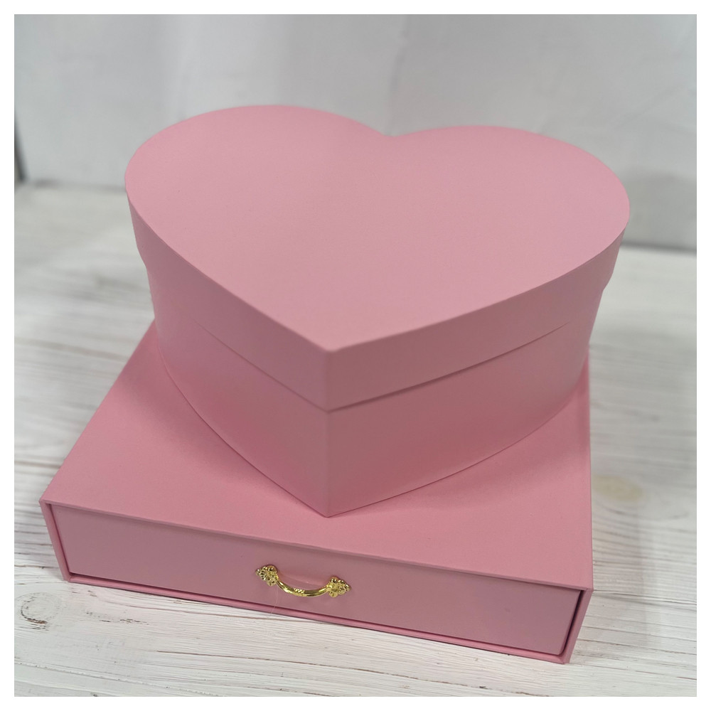 Коробка із шкатулкою та серцем рожева 25*25*15 см
