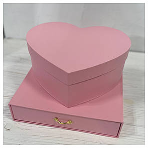 Коробка із шкатулкою та серцем рожева 25*25*15 см