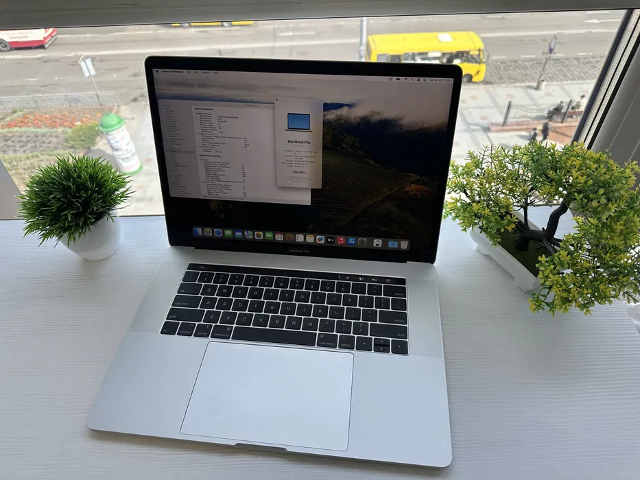 MacBook Pro 15" i9/32/1Tb SSD Space Gray 2019 Гарантія ! як Новий !