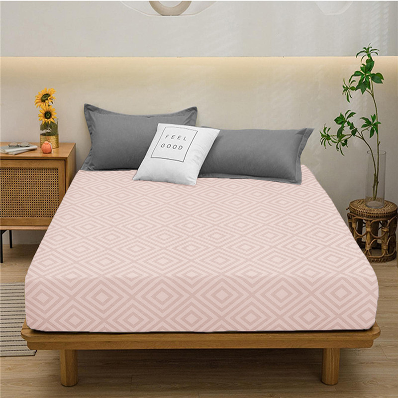 Натяжне щільне простирадло рожеве на гумці двоспальне (140*200*25) бавовняне однотонне ромб персиковий