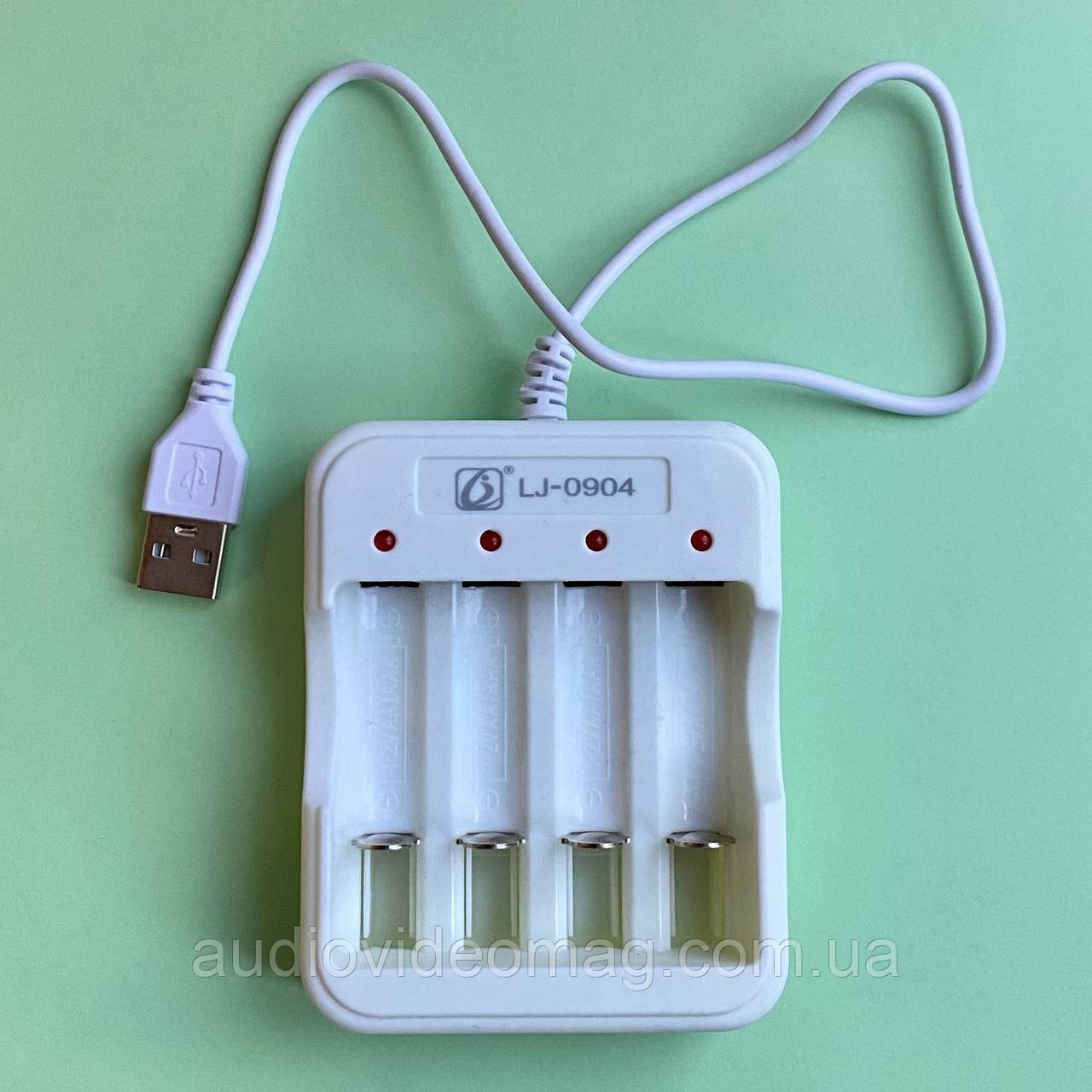 Зарядний пристрій USB для 4 АА або ААА акумуляторів