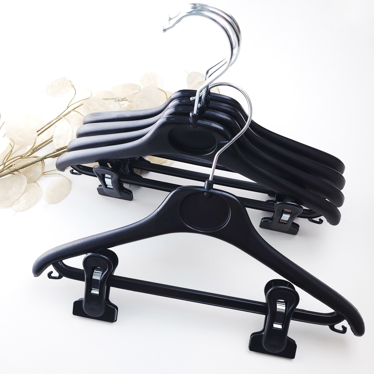 Дитячі плічка вішалки тремпелі для костюмів з прищіпками для штанів пластикові чорні, 30 см