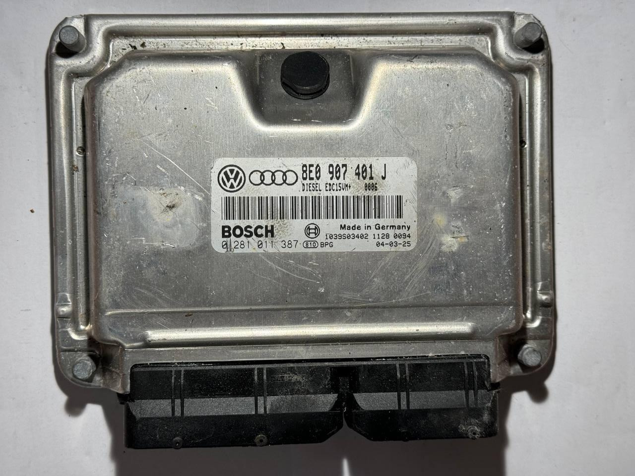 Електронний блок керування Volkswagen 8E0907401J Audi Bosch 8E0 907 401 J / 0 281 011 387 / 0281011387