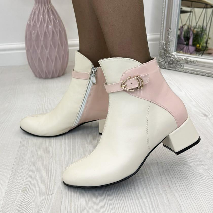 Черевики жіночі на маленькому підборі. Натуральна бежева шкіра та лакова шкіра пудра, фото 1