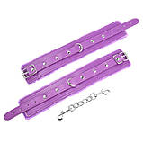 Наручники зі штучної шкіри з хутром Premium Fur Lined Locking Restraints фіолетового кольору Кайф, фото 3