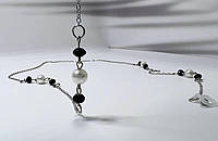 Шнурок держатель для очков серебристый с черными камешками и жемчужинками на силиконовых петлях