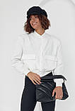 Жіноча куртка-бомбер з накладними кишенями — молочний колір, L (є розміри), фото 3