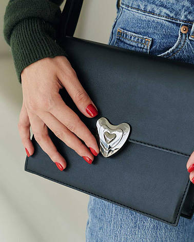 Жіноча сумка клатч на плече із серцем та двома ремінцями «Морган» чорна екошкіра Welassie, фото 1