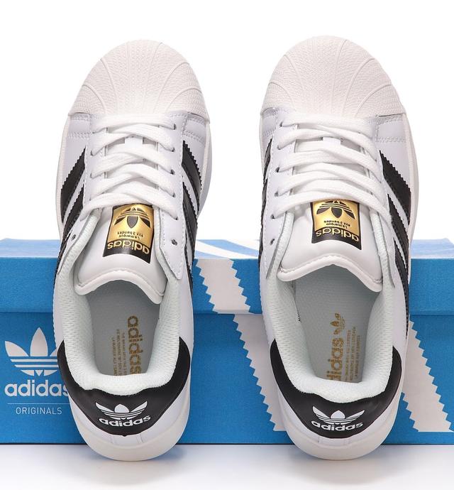 Жіночі кросівки Adidas Superstar XLG білі фото