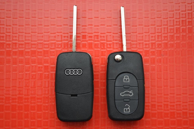Audi A3, A4, A6, A8, S6, S8, TT викидний ключ 3 кнопки Під батарейки 1620