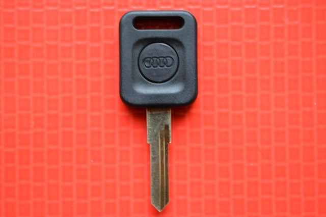 Ключ AUDI з місцем під чип HU49-відома No3
