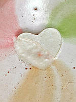 Бомбочка для ванны "Секретное сердце" внутри 3 цвета радуги, аромат фруктовое ассорти 130 г