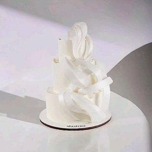 Елегантний весільний торт в Києві